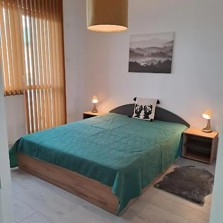 Sea Garden Apartment *